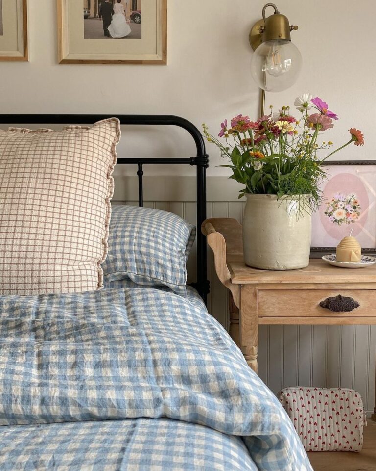 Spring Bedroom Decorating: Picnics And Sunday Scrolls