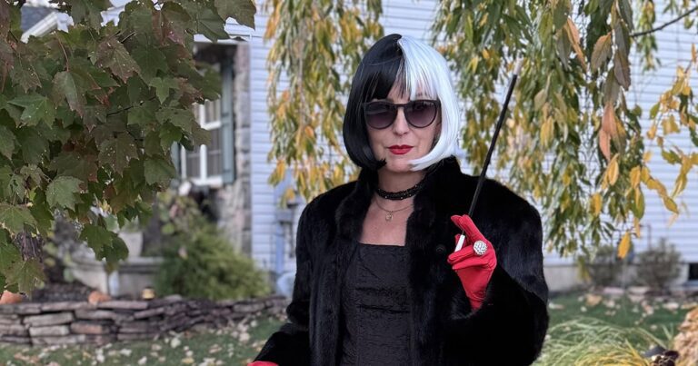 My Easy Diy Cruella Deville Costume With Dalmatian